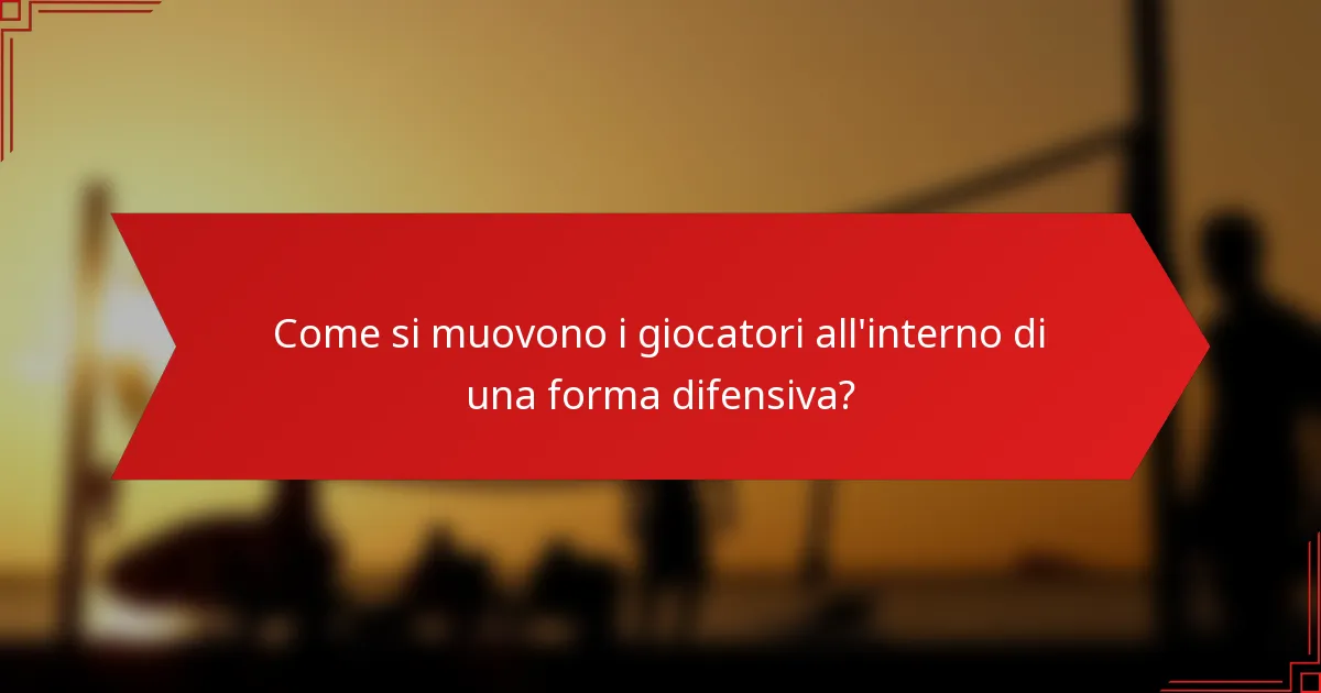 Come si muovono i giocatori all'interno di una forma difensiva?
